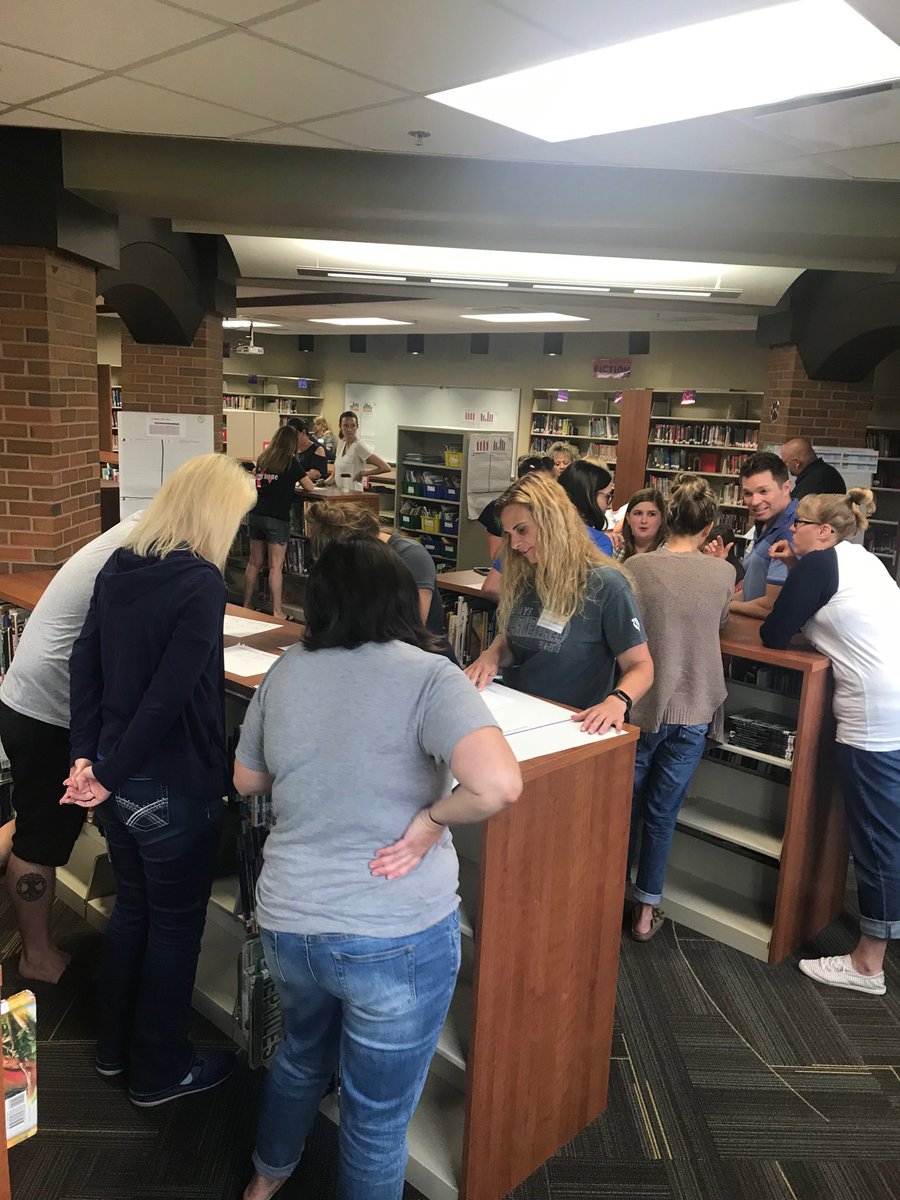 Amy_Andersen_'s tweet photo. All College View team members digging into the culture data. #creatingvision #cbcsd https://t.co/Gacivra941