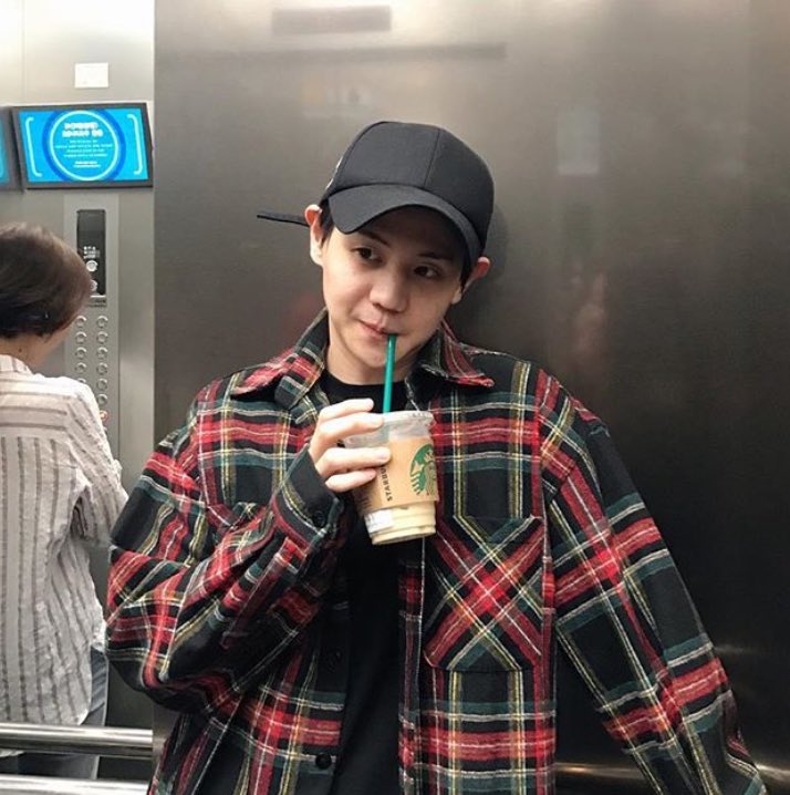 badasskwangie's tweet photo. คุณดีเจยังเลิกงาน😍💛 https://t.co/2zwuXrd8ti