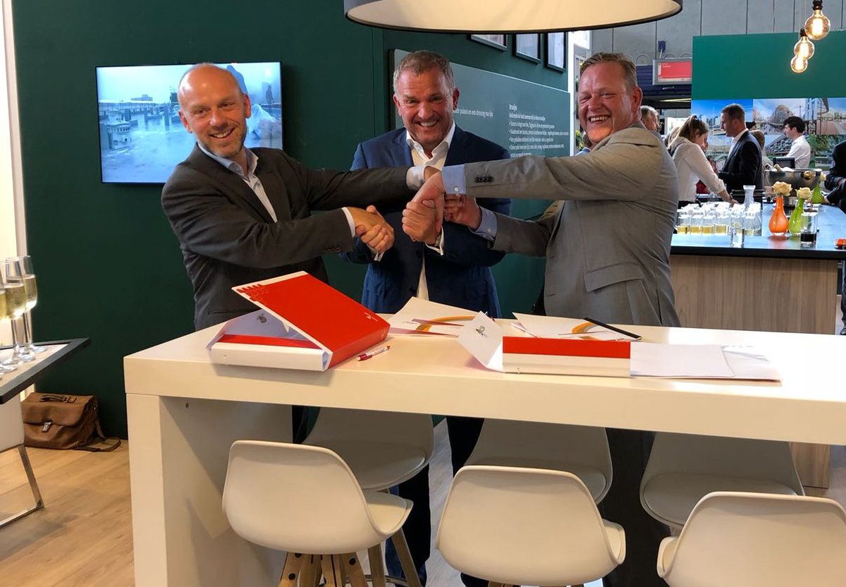 Tijdens <a href="/PROVADAre/">PROVADA</a> tekenen Woningstichting De Key en <a href="/EigenHaard/">Eigen Haard</a> voor een samenwerking met <a href="/JanSnelGroup/">Jan Snel</a>. 540 woningen, verdeeld over zes gebouwen, in Amsterdam. De oplevering staat gepland voor februari 2019. #Trots #JanSnel