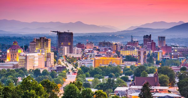 UmbrellaTravel2's tweet photo. There is a myriad of reasons to explore Asheville. When you think of this southern city, the stunning mountain views, the great music or the rising craft beer scene may come to mind. While those are fine reasons to visit Asheville, it's the fantastic f ... https://t.co/X86gpV3a0Q https://t.co/sJk8rrxgeS