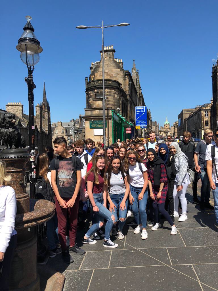 Holyrood_MLangs's tweet photo. On s’amuse bien au soleil! #Aixchange #excursion https://t.co/deziSFrars