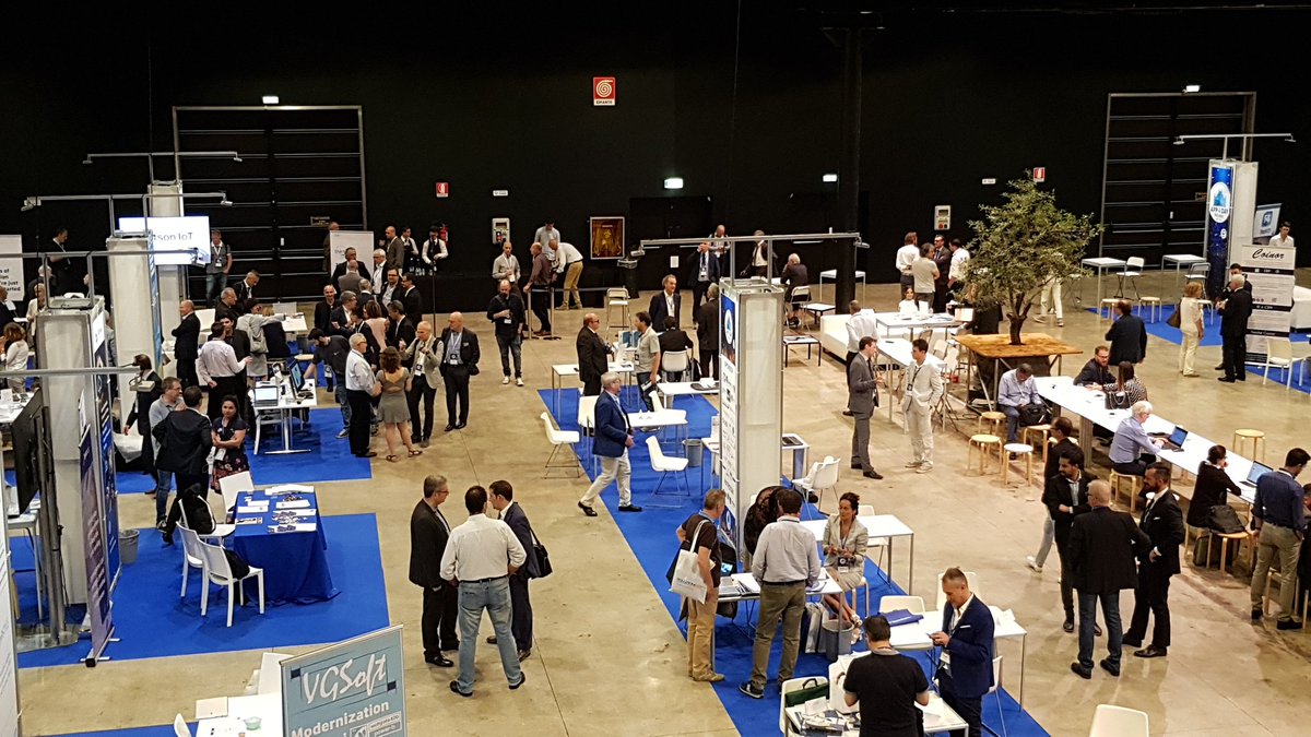 Faq400dotcom's tweet photo. Visto dall'alto l'evento #AppiDay2018 fa ancora più impressione! Grazie a tutti, stiamo vivendo una giornata unica e straordinaria 🔝🙏 #IBMi30 #ThinkMilano #FuoriThink https://t.co/kCm6z3Ybdf