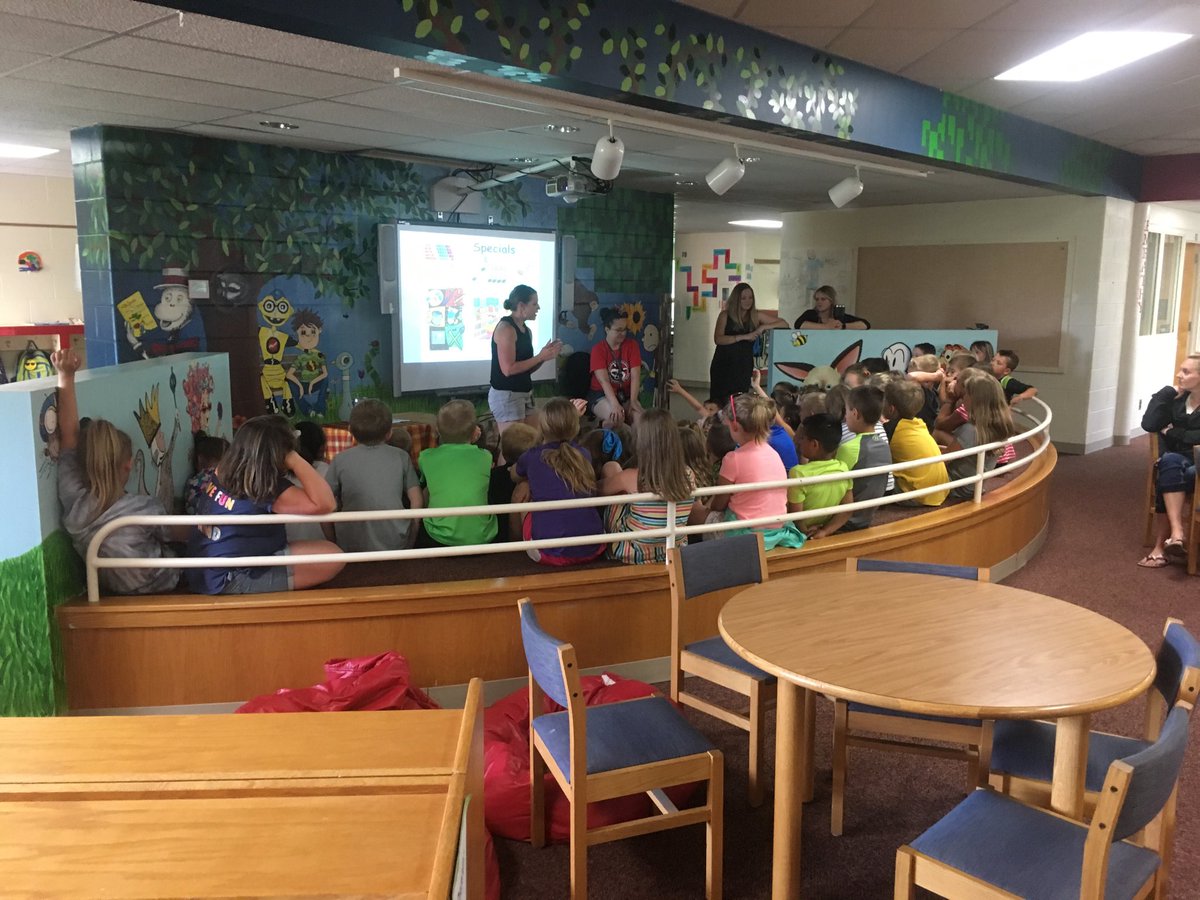 dpauli1's tweet photo. Learning about what to prepare for in third grade. #edgertonproud https://t.co/ARFU0IEaah