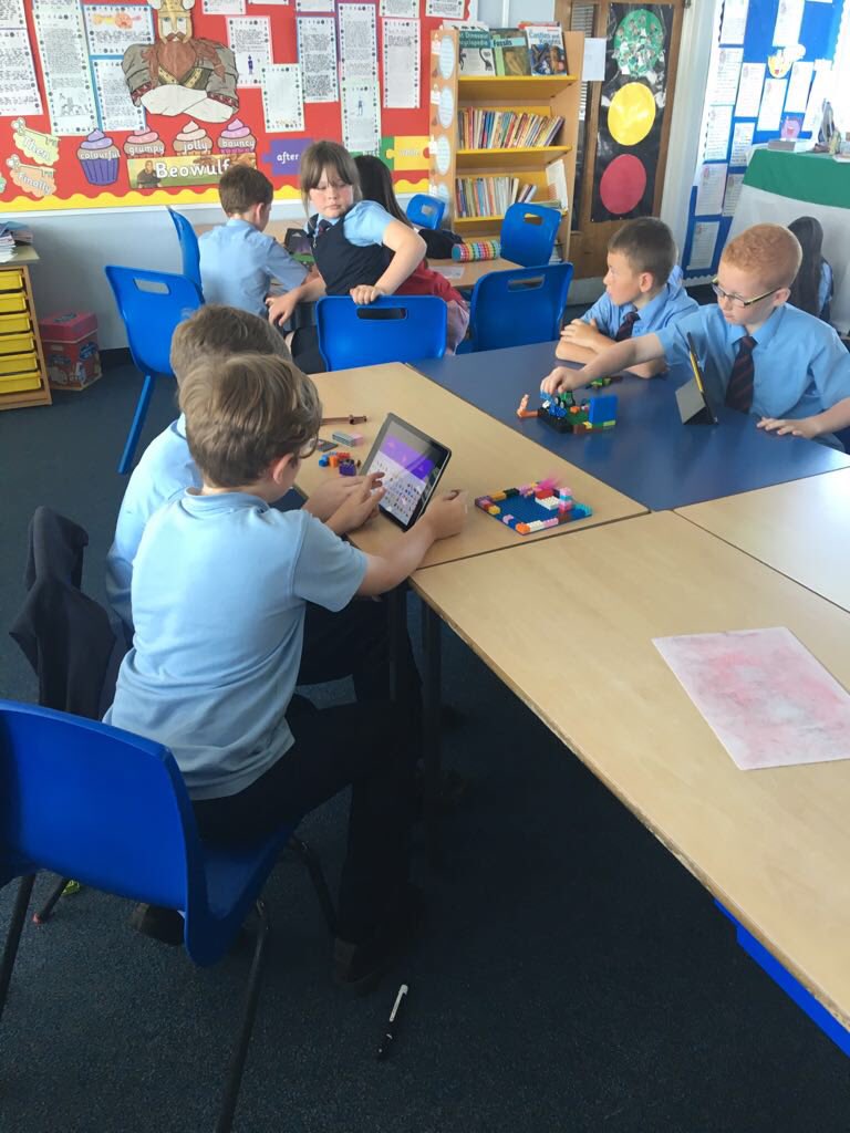 StPhilomenasRC's tweet photo. Thanks to @alistairatthree and @steveatthree1 for giving kids a great afternoon! #stopmotionanimations @DL_for_All @Schools_Digital https://t.co/TZUZSm3grU