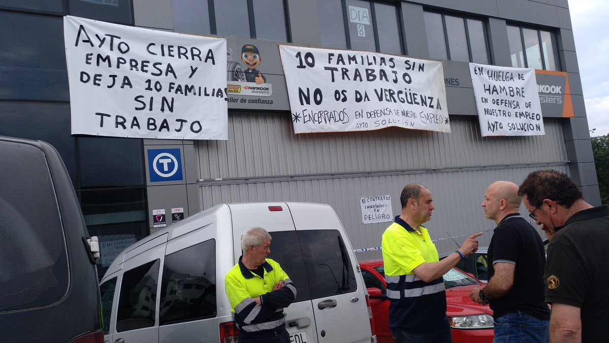 CCOOindustria's tweet photo. Estamos con los trabajadores de #Servasa en #Santurtzi , apoyándoles en su lucha por desprecintar la empresa y mantener sus puestos de trabajo. Exigimos compromiso al ayuntamiento en resolver la grave situación creada. Son 10 familias en peligro. #EsElMomento #AurrerantzCCOO https://t.co/8aJbJyd2Br