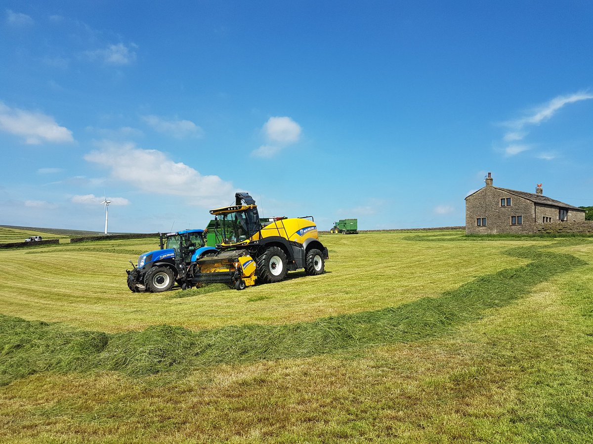 Dalesbrad007's tweet photo. Beautiful day for 1st cut silage, here's a few pics of @Sugdenagri bringing in the grass... #farm365 #teamdairy #grasstomilk https://t.co/OZF7A3lywx