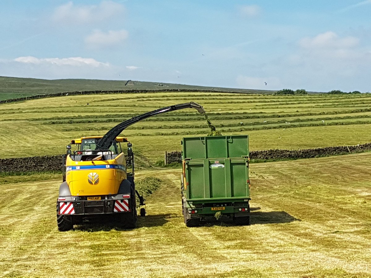 Dalesbrad007's tweet photo. Beautiful day for 1st cut silage, here's a few pics of @Sugdenagri bringing in the grass... #farm365 #teamdairy #grasstomilk https://t.co/OZF7A3lywx
