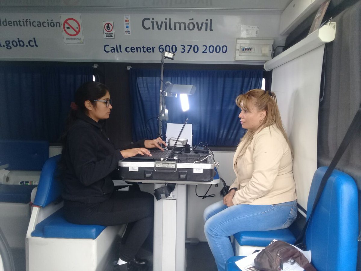 SoyVerati's tweet photo. Hoy como todos los jueves, el #CivilMóvil de @RegCivil_Chile atiende en frontis de @PDI_Tarapaca en #Iquique (Salv Allende/Tadeo Haenke) para extranjeros y vecinos del sector. Atenciones hasta las 13.30 horas #ChileLoHacemosTodos https://t.co/SUEG81TxL0