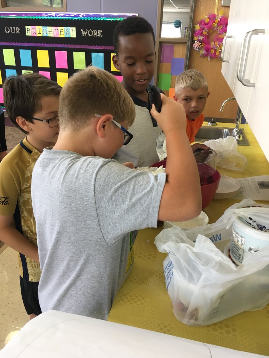 speisersquad's tweet photo. #SJSD #innovation #math #oakgrovesummerschool cooking class for summer school! Making pudding pops! https://t.co/2khTd8poCZ