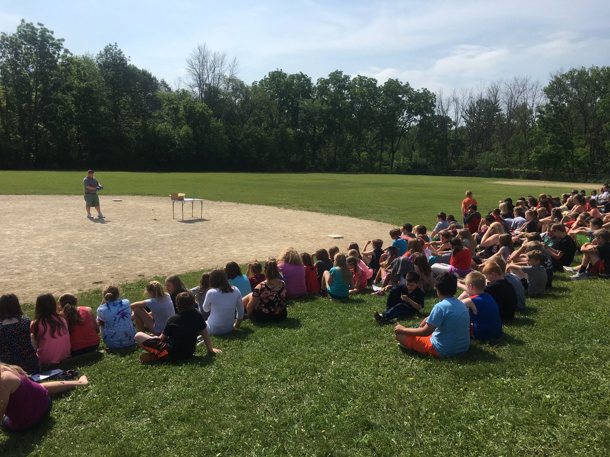 dpauli1's tweet photo. Last day science experiments with rockets, fun. #edgertonproud https://t.co/QnQCY2j3yU