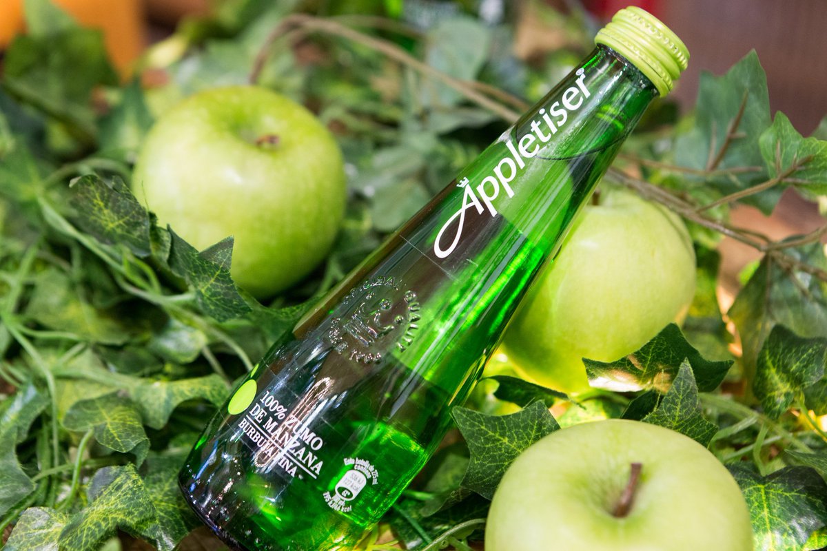 TBJRS_CCEP_ES's tweet photo. Las plantas de #Bilbao y #Tenerife de @CocaColaEP_es se encargarán de la producción de Appletiser, el nuevo refresco carbonatado de zumo de manzana, adaptándose dos líneas de fabricación, lo que ha requerido una inversión superior al millón de euros. https://t.co/rxmuFhtvUh