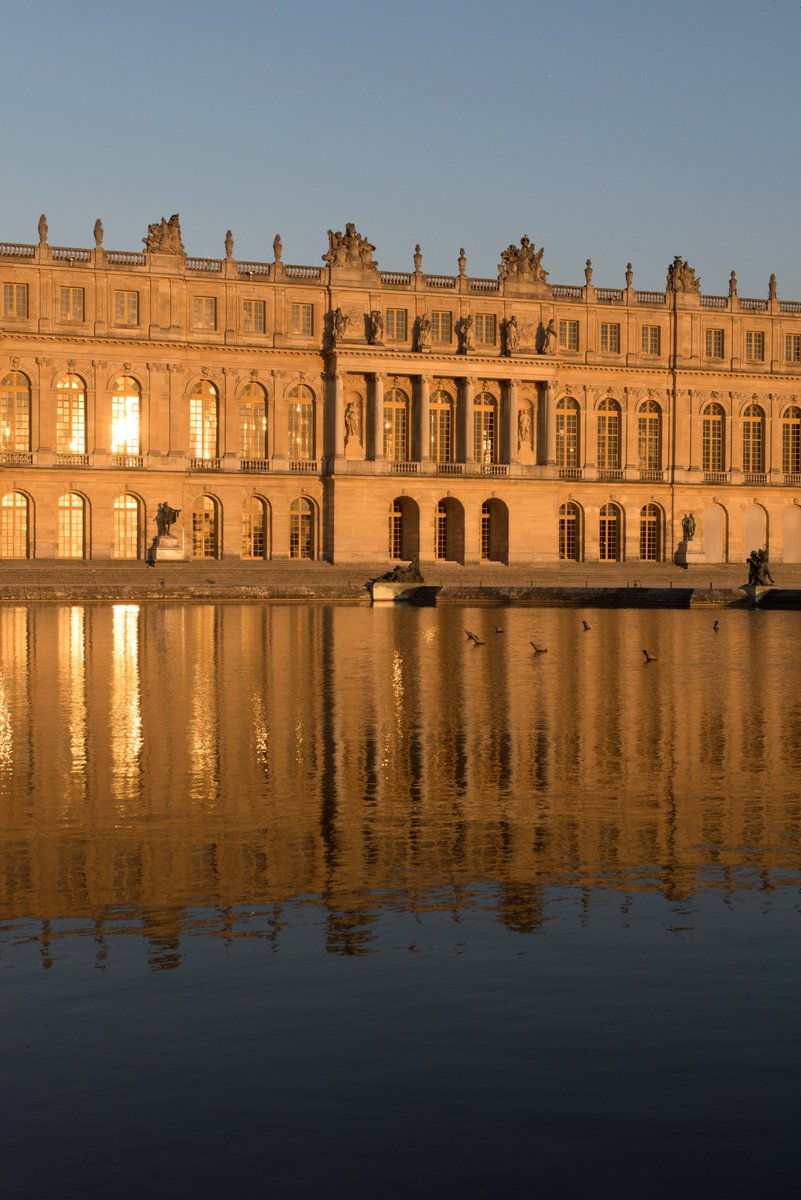 Le soleil embrase la façade du Château #JeudiPhoto