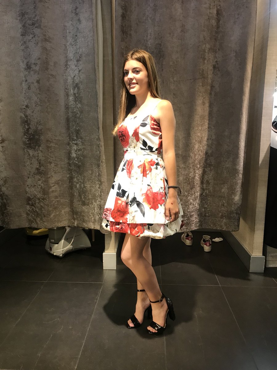 Rinascimentodyd's tweet photo. El lujo de poder vestir a las hijas de nuestras clientas . #rinascimentodyd #vestidosgraduacion #clientasbonitas https://t.co/sfrXmabP6t
