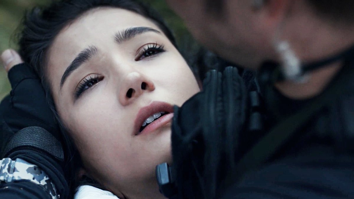 dreamozbar's tweet photo. 'Veda ederken aşk ateşi gibi söner iç çekişler. ' #YavBah https://t.co/ahsdZtXr6A