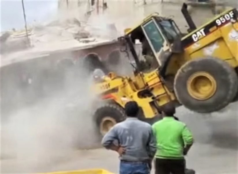 CHEC_Training's tweet photo. Demo day goes wrong when wheel loader becomes trapped https://t.co/CVGAsv4u8u
#constructionequipment #Construction #constructionworker #DEMOLITION #demofail #safetyfirst #Video https://t.co/gbkN59tG6I