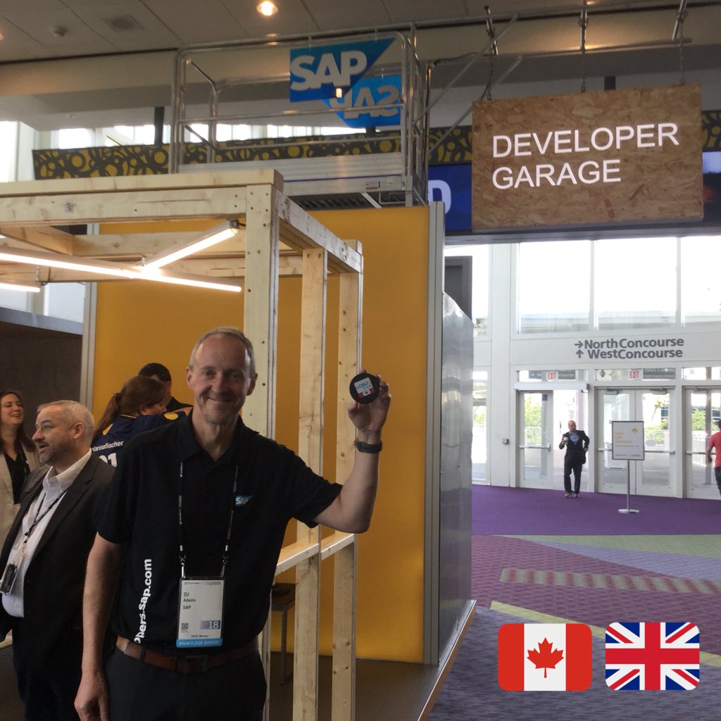 ASUG_Canada's tweet image. In the #DeveloperGarage at @SAPPHIRENOW &amp;amp; #ASUG2018 - @qmacro has his #GlobalPuck to take back to Manchester, UK 🇬🇧..! #ASUG