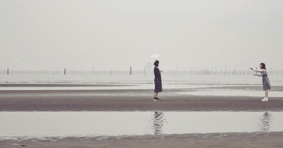Graficafilm's tweet photo. #rainybeach https://t.co/Ereb8R4S1h