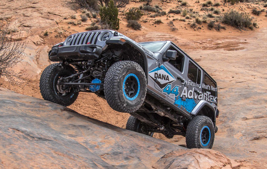DanaInc_'s tweet photo. #AdvanTEK technology will be on every new @Jeep Wrangler, straight from the factory. https://t.co/BfVvElGUda #DanaInnovation #JeepLife https://t.co/JoZGrmZVr2