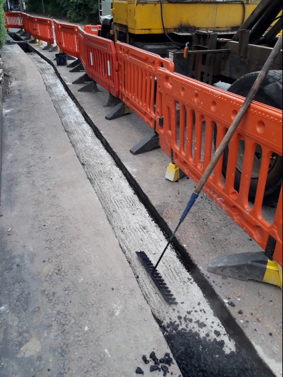 AsphoSurfacing's tweet photo. This week one of our teams has been working in #Darwen carrying out a reinstatement of ongoing gas #utilityworks. The trench was foam concreted to 100 mil, then 60 mil of binder course and 40 mil of HRA surface course. The client was very happy with the finished results #aspho https://t.co/7Z1T1MGCIM