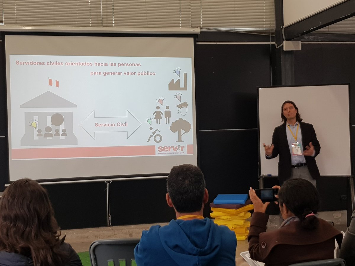 lucia_rw's tweet photo. Servidores civiles orientados hacia las personas para generar valor público #GGovJam @SERVIR_PERU https://t.co/S6HyOXeqda