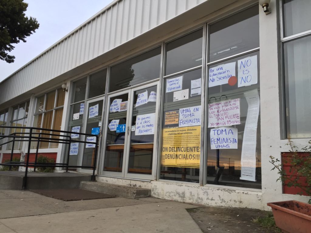 ddhhmagallanes's tweet photo. Toma feminista en la Universidad de Magallanes: contra el acoso y los abusos contra mujeres en esta casa de estudios superiores en Punta Arenas https://t.co/S2qqEnb5XW