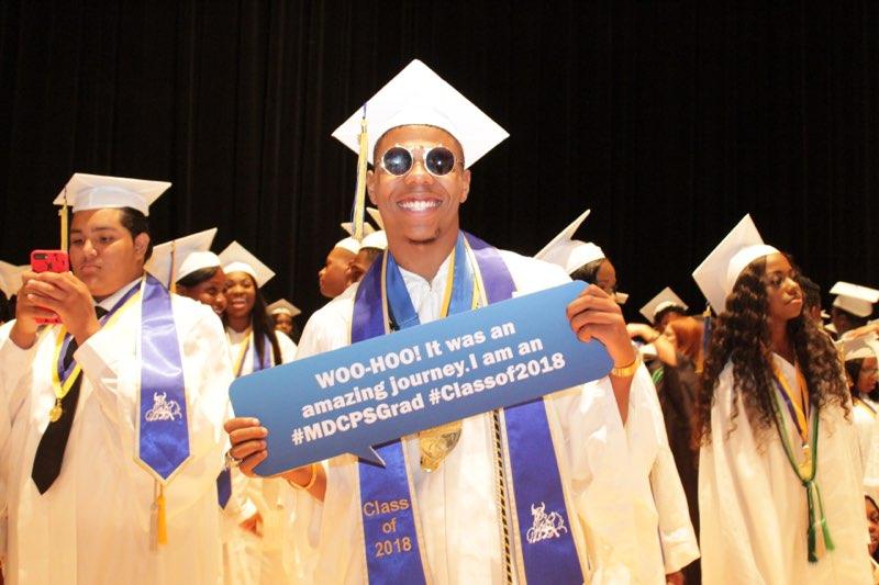 MDCPS's tweet image. Today’s commencement ceremony confirms that everything you’ve overcome during your years @MDCPS was worth it! Cheers to the @MNW_Bulls1955 #Classof2018! #MDCPSGrad