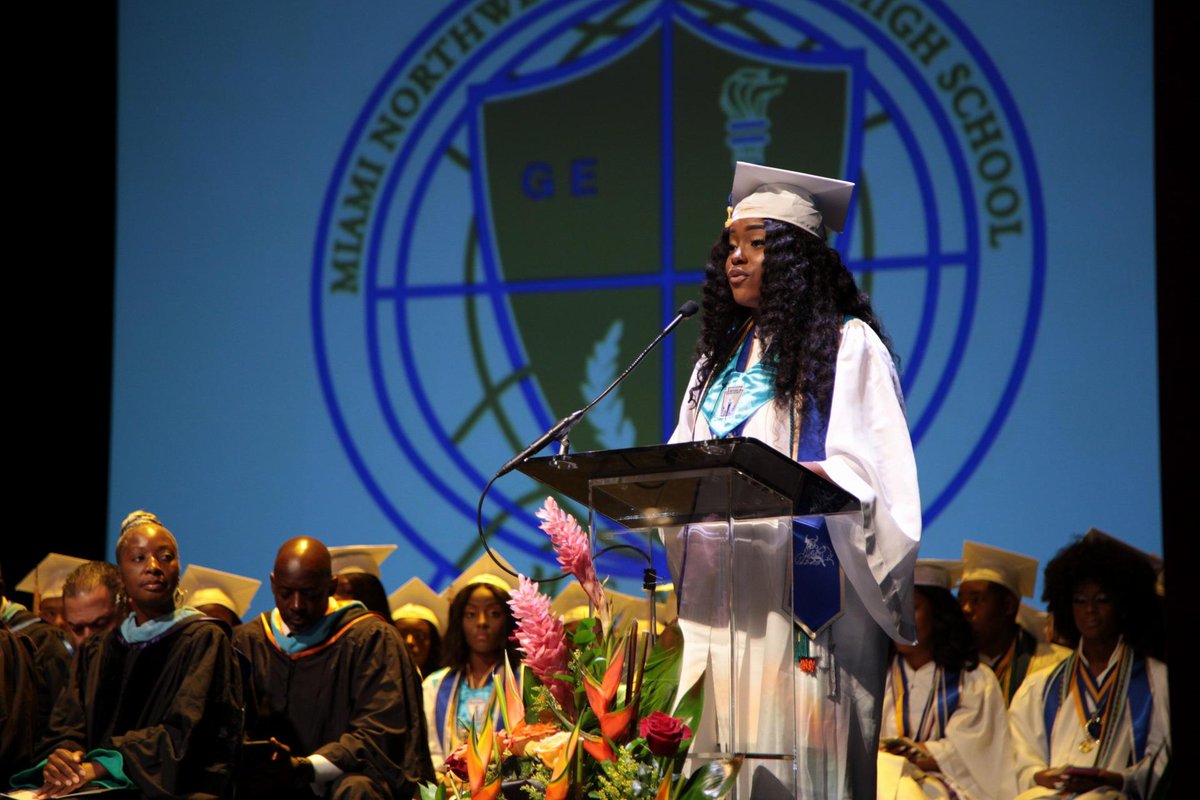 MDCPS's tweet image. Today’s commencement ceremony confirms that everything you’ve overcome during your years @MDCPS was worth it! Cheers to the @MNW_Bulls1955 #Classof2018! #MDCPSGrad