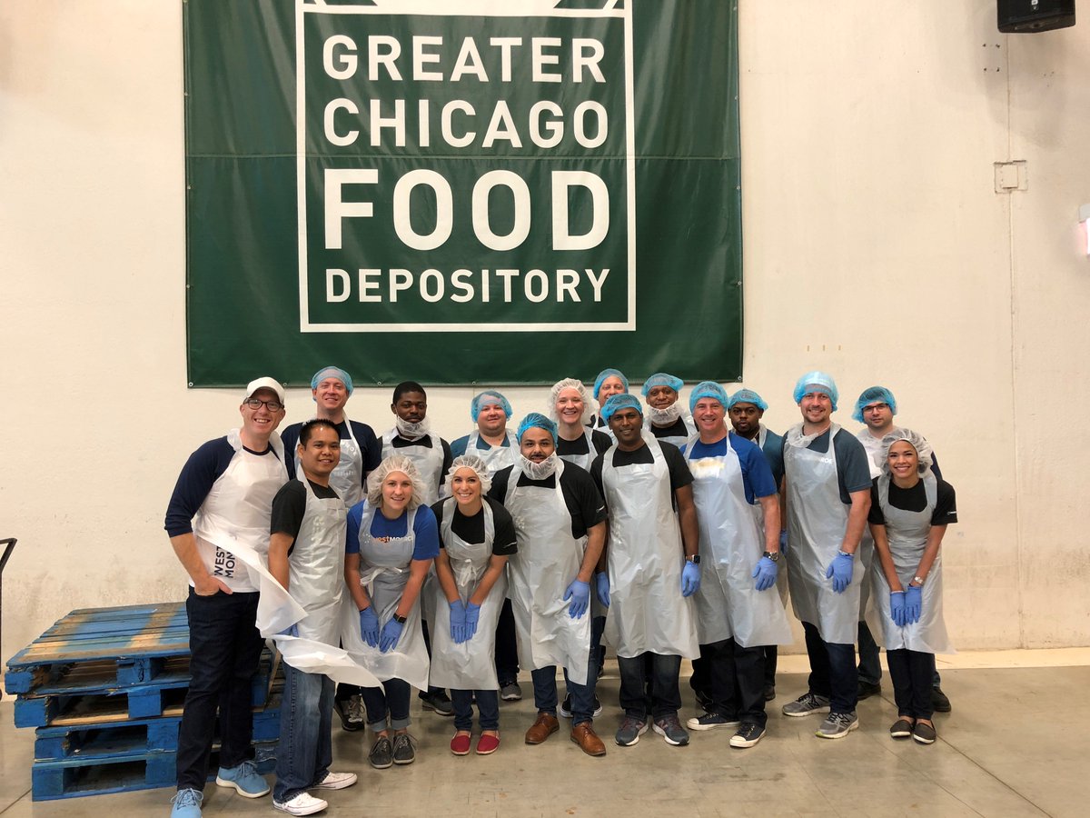 WestMonroe's tweet photo. 20 employee #volunteers + 196 cases of sweet potatoes packaged (7,756 lbs.) = 6,464 meals for people around Chicago. Thanks to our team of #volunteers at the Greater Chicago Food Depository (@FoodDepository) for making an impact on hunger! #WMPDayofChange #givingback #charity https://t.co/iwYBQJA8q7