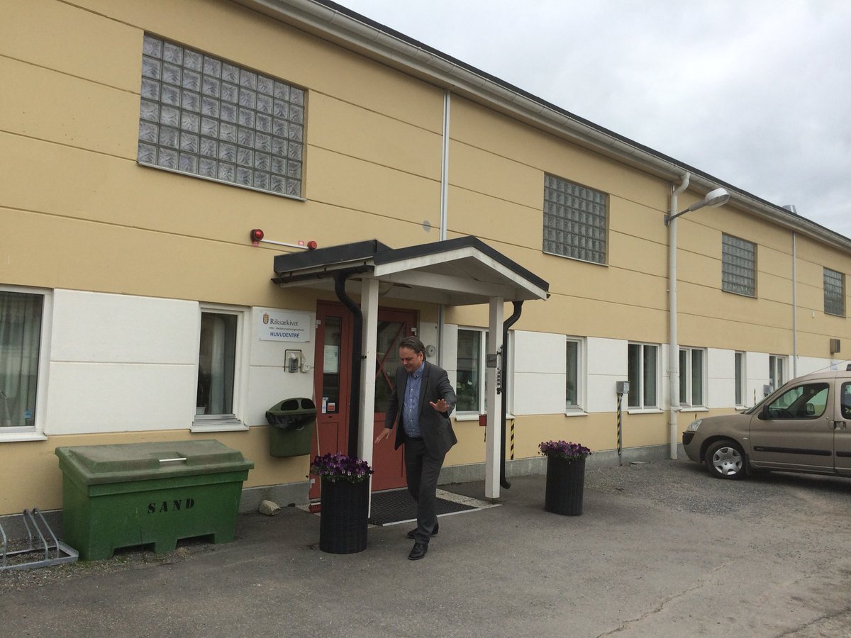 Ole_Magnus73's tweet photo. Mediekonverteringscentrum i Fränsta syner ikke af meget udefra, men indeni finder man state of the art digitaliseringsteknologi og -logistik. Meget imponerende! #RA400 #Norden2018 #nrpol #rigsarkivet https://t.co/1njI9DIuQa