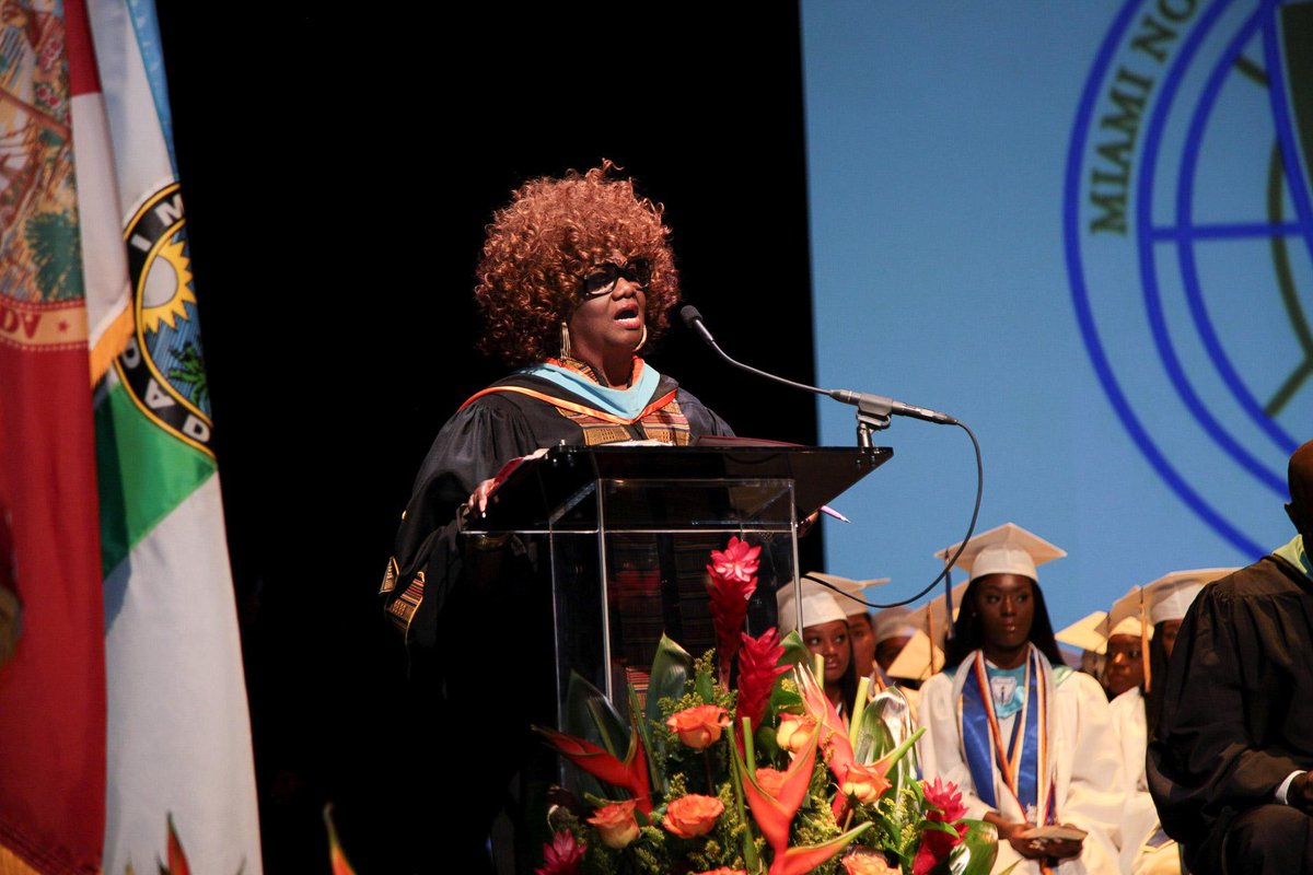 MDCPS's tweet image. Today’s commencement ceremony confirms that everything you’ve overcome during your years @MDCPS was worth it! Cheers to the @MNW_Bulls1955 #Classof2018! #MDCPSGrad