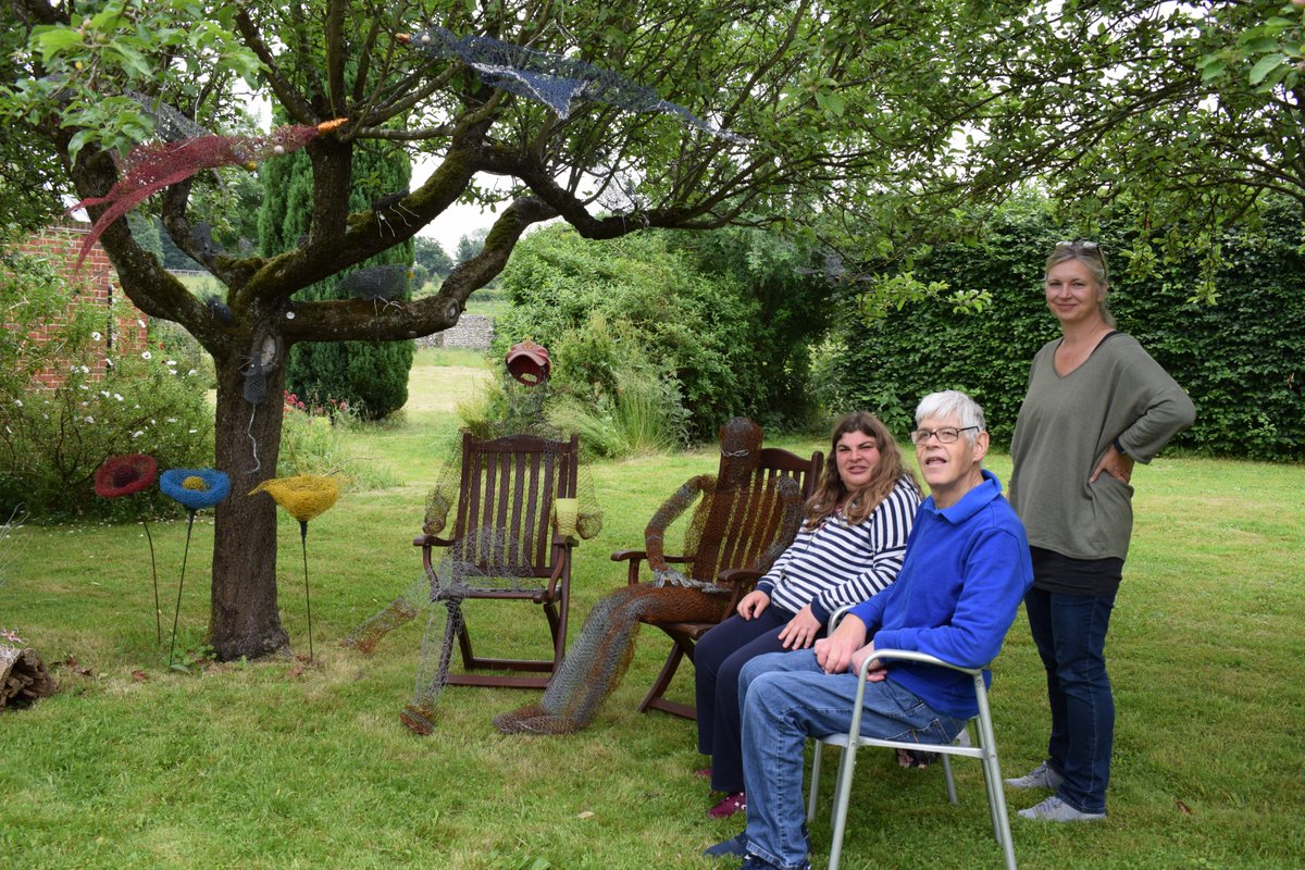 TheGrangeCentre's tweet photo. Renowned animal sculptor @KendraHaste visited our #wiresculpture garden today.  Julia, Paul, Alex and Tammy were inspired to create the garden after a visit to Kendra's studio. While here, she bought a cockerel designed by Julia. https://t.co/nPxGUx5DjD
