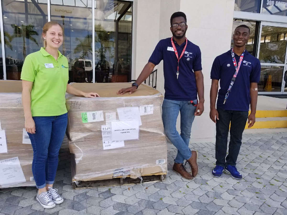 BranchesFL's tweet image. #DYK: Students often fall behind in school due to summer learning loss, but not at Branches! Our students are ready to read and learn this summer thanks to  @WPLGLocal10 Big Book Drive! We are so grateful to all of the partners that made this happen. #SummerReading #BookDrive