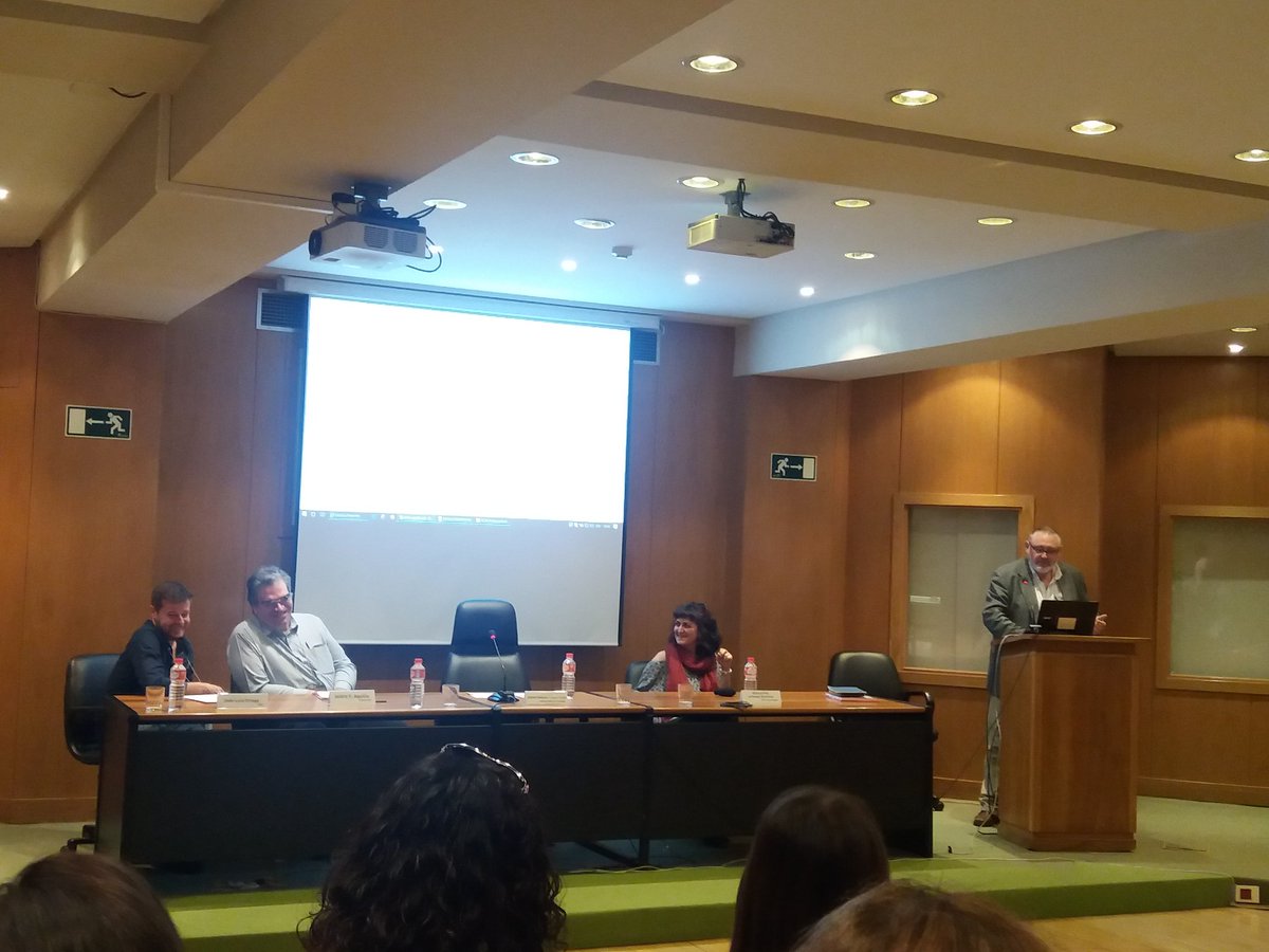 mayrbu's tweet photo. Termina #Entreconferencias #CRECS2018 con una mesa redonda sobre los canales de difusión de las revistas ...¡hasta 2019! https://t.co/F2apNd0tFE