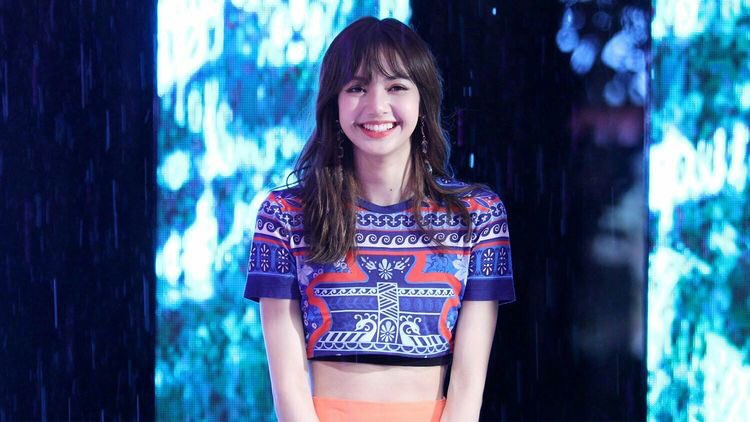 Angirmaa17's tweet photo. BEAUTIFUL 😍😍😇😇🤩🤩 
#BLACKOINK #BLINK #LISA https://t.co/ZYOl3rAE4B