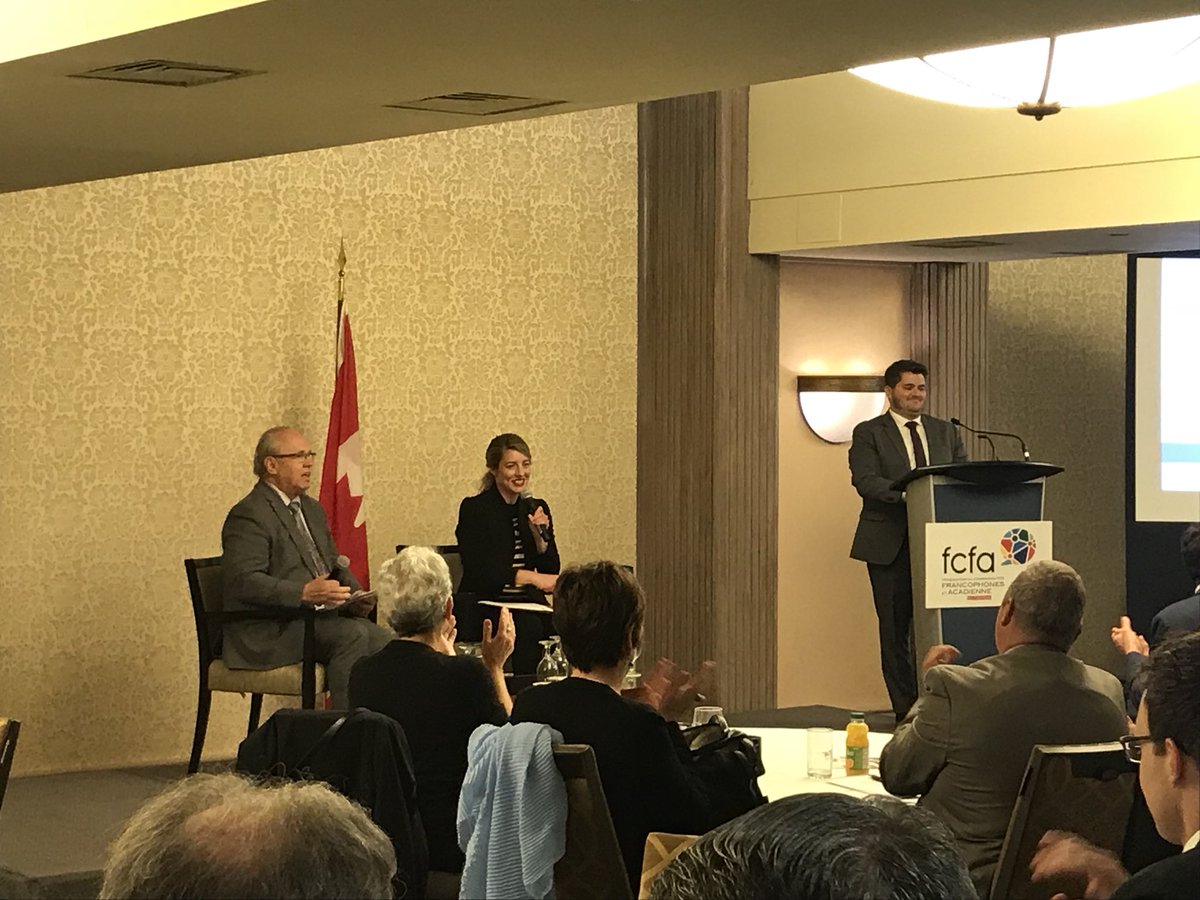 francoishastir's tweet photo. La Ministre Joly nous présente le nouveau plan d’action pour les langues officielles au Forum des Leaders de la @fcfacanada https://t.co/bffuu0pCM3