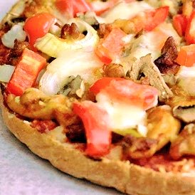 hofhouding's tweet photo. Ja mensen. Het is morgen weer tijd voor een Hoffelijke zomerse #weekendbite. Verse Turksebroden pizza voor € 9,50. Nu al reserveren? Wees zeker van een mooi plekje onder de parasol en klik op https://t.co/rjhHmvHGzO https://t.co/fz6Qe7KawW
