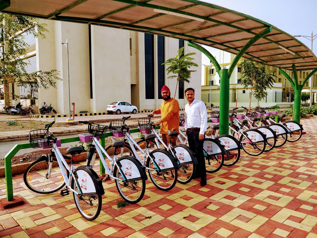 amandeep14's tweet photo. #rentacycle initiative by @Naya_Raipur with the name #ilovecycling Tatpar is really good, i hope it will really help Maintening #nayaraipur #Carbon free and #ecofriendly #City of #chhattisgarh
#bicycle #Cycle #Cycling #smartcity #Srilanka #cycles https://t.co/hhK5Ltalwh