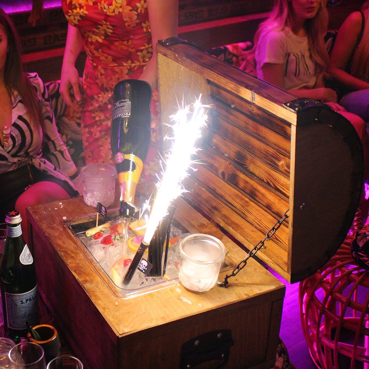 Treasure Chests are READY for another Tiki Thursday 🙌🏼🌺🌴 See you tonight in Tiki Paradise! 🙌🏼🌴🌺
.
. #Tiki #TikiThursdays #HappyThursday #ManchesterClub #ThursdayClub