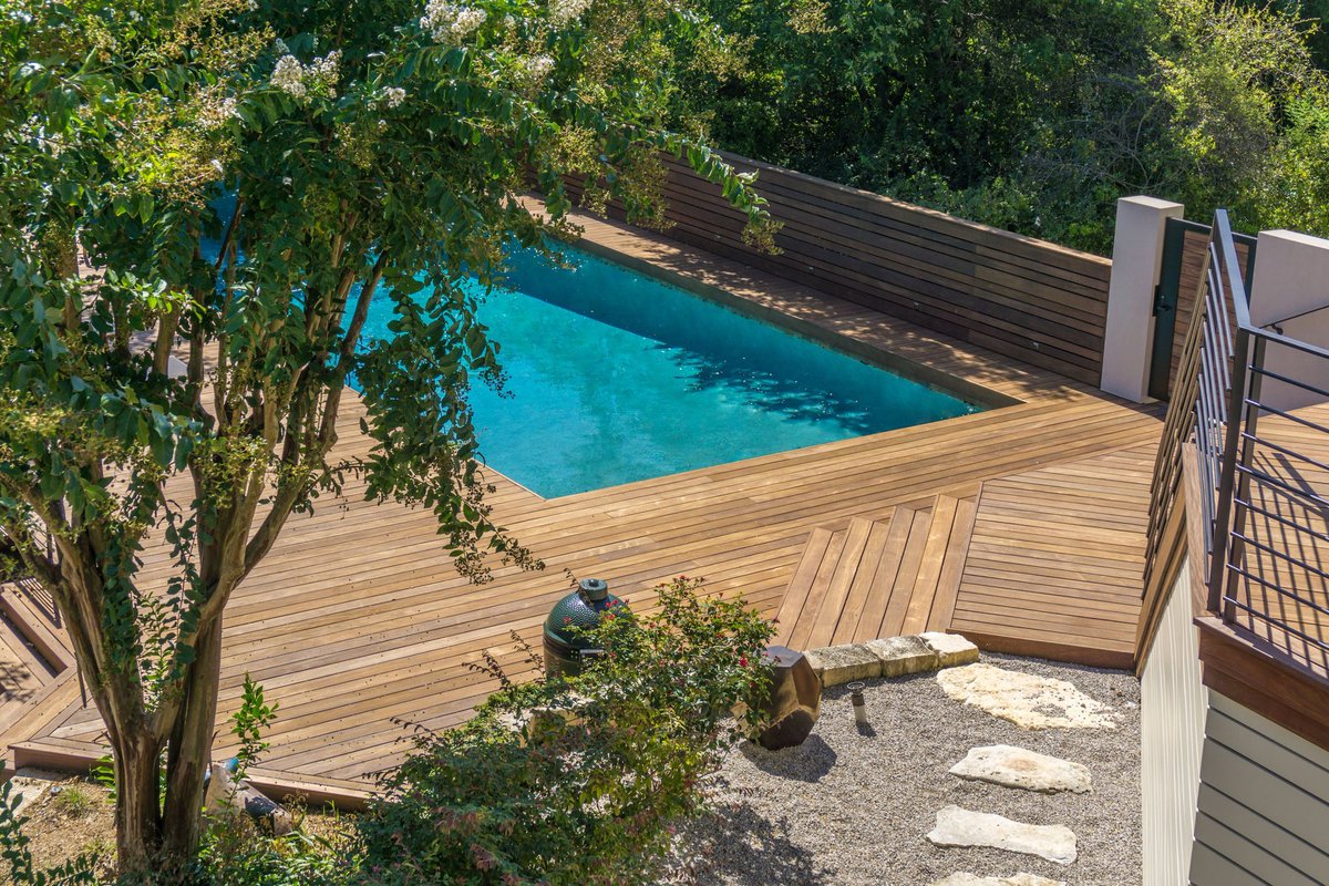 This backyard oasis in the Rob Roy neighborhood of Austin looks like the perfect place to cool off on a hot summers day! All wood installations were built using Ipe, shipped from OHC's Stockton facility.