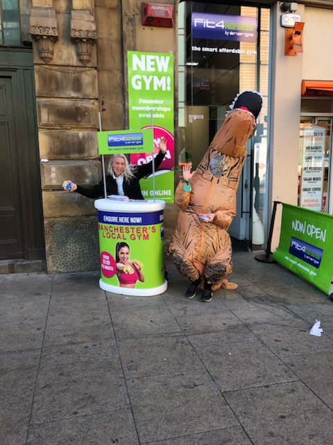Did you catch the team outside the club this morning? 
Rexi making a special apprecance from Fit4Less Preston today! 😁

Come join the team at:
join.f4l.com/ManchesterPicc…

#fitness #Fit4Less #dino #gym #fun