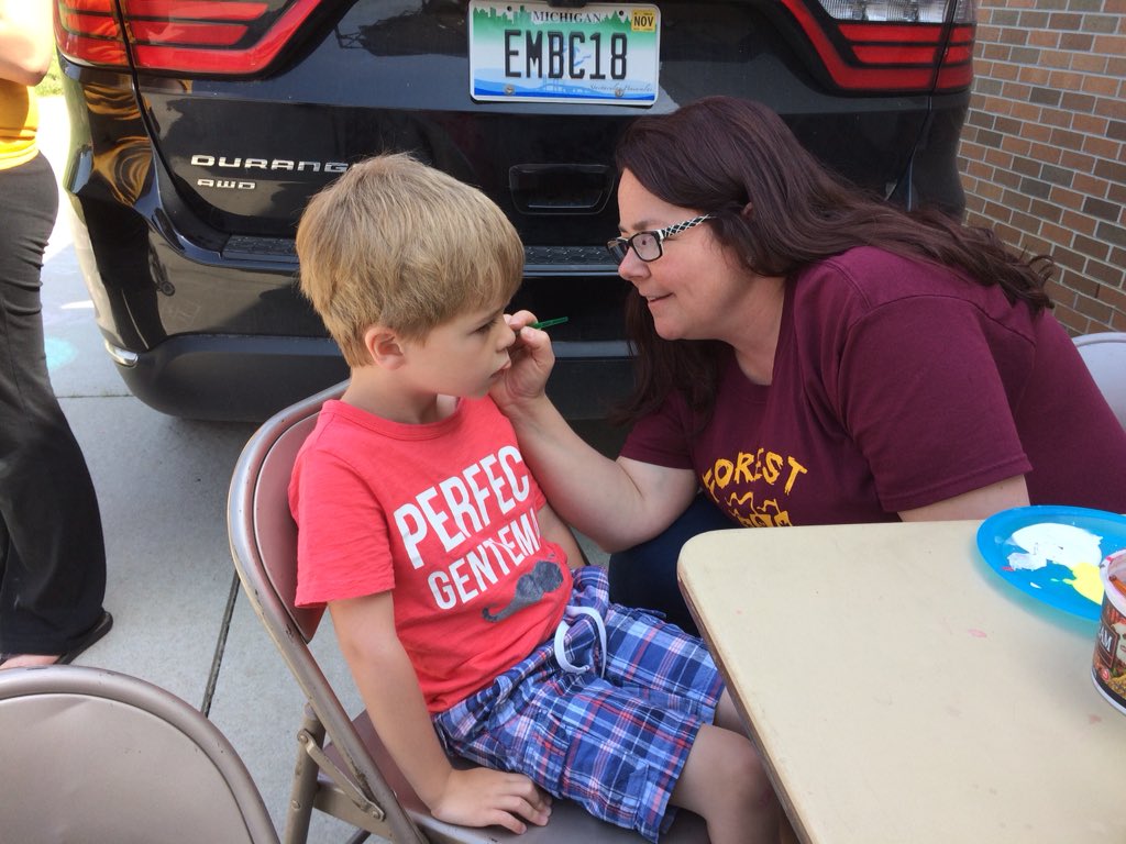 JudyEnglish123's tweet photo. Face painting at “the” forest. So much fun! #rcsdpirates https://t.co/aLworw3CYU