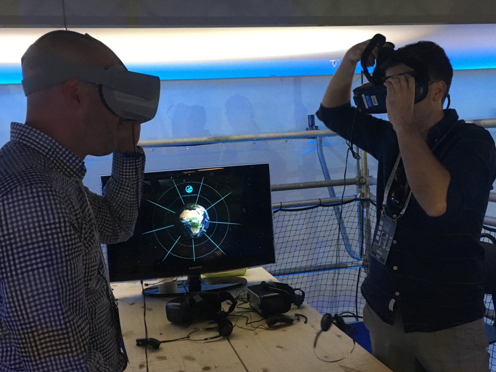 quebecintl's tweet photo. Centre international des médias du #G7 : @Ex_M et @AltkeyStudio présenteront leur combinaison réalité virtuelle/création artistique, l’une pour faire découvrir des bibliothèques du monde, l’autre, sensibiliser aux changements climatiques. https://t.co/Kh0epkBzEZ #VR #innovation https://t.co/0NKCmoe6Bf