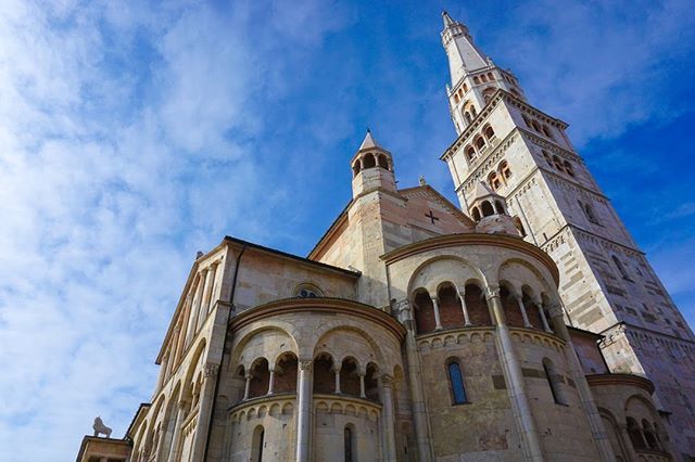 worldherefirst's tweet photo. Modena is seriously one of the most underrated destinations in #Italy. How beautiful is this cathedral? You can even climb up the tower for impressive views of the city! @inemiliaromagna #modenacity #modenacentro #emiliaromagna_city #emiliaromagnatourism… https://t.co/ndaKQ2Hc7d https://t.co/kOp2dpf0A0