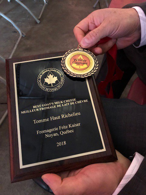 FromagesCDA's tweet photo. Bravo à la Fromagerie Kaiser! Concours des fromages fins canadiens 2018. https://t.co/I4aND7NQfE