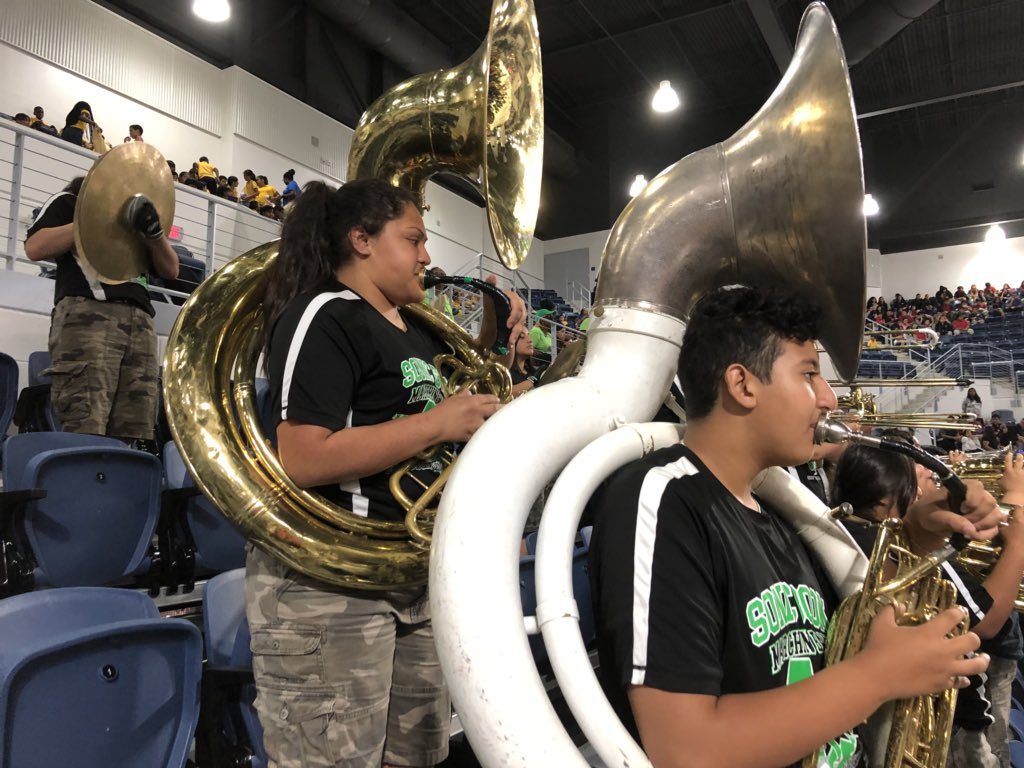 hisdhoy's tweet photo. La banda de @AustinMustangs en #CapLit para dar inicio a la #EscuelaDeVerano https://t.co/tszS383GL7