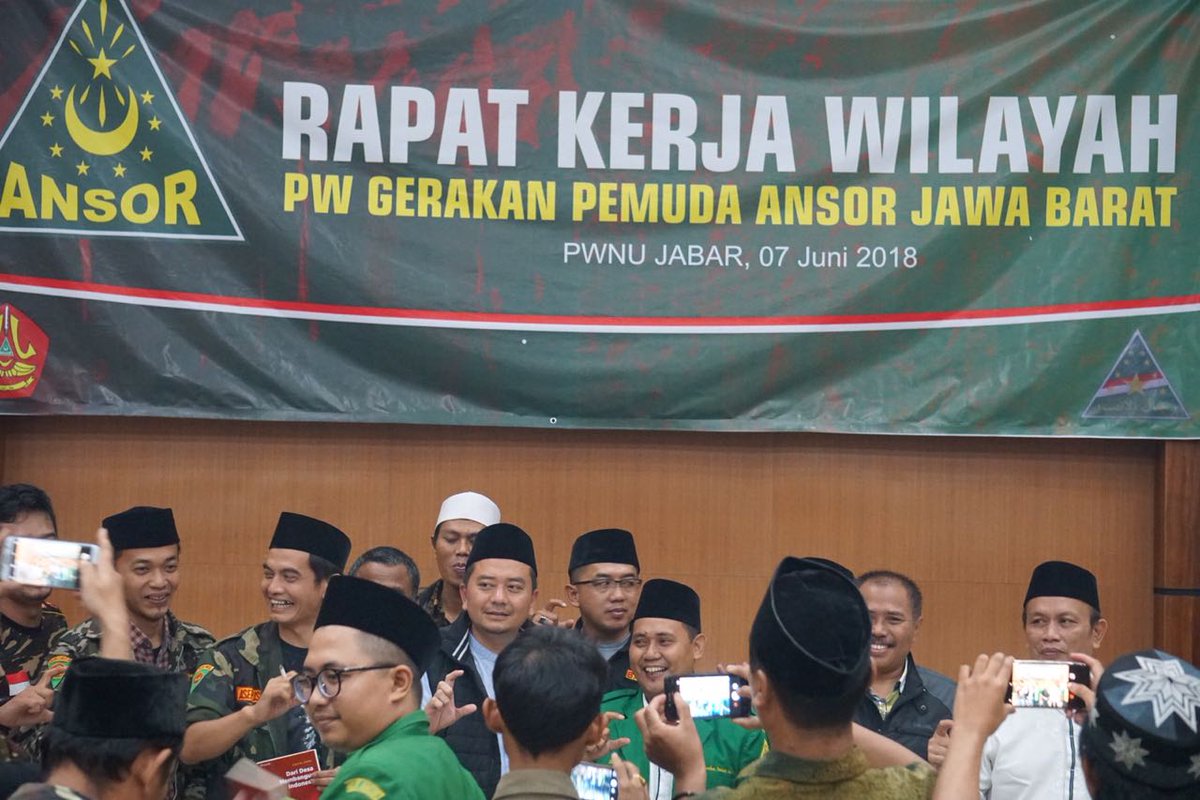 Menghadiri Rapat Kerja Wilayah PW GP Ansor Jawa Barat dan Sharing tentang Konsep "Desa Masa Depan Politik Indonesia". GP Ansor Jawa Barat Garda Terdepan mejaga, merawat dan membangun Indonesia dalam bingkai NKRI.