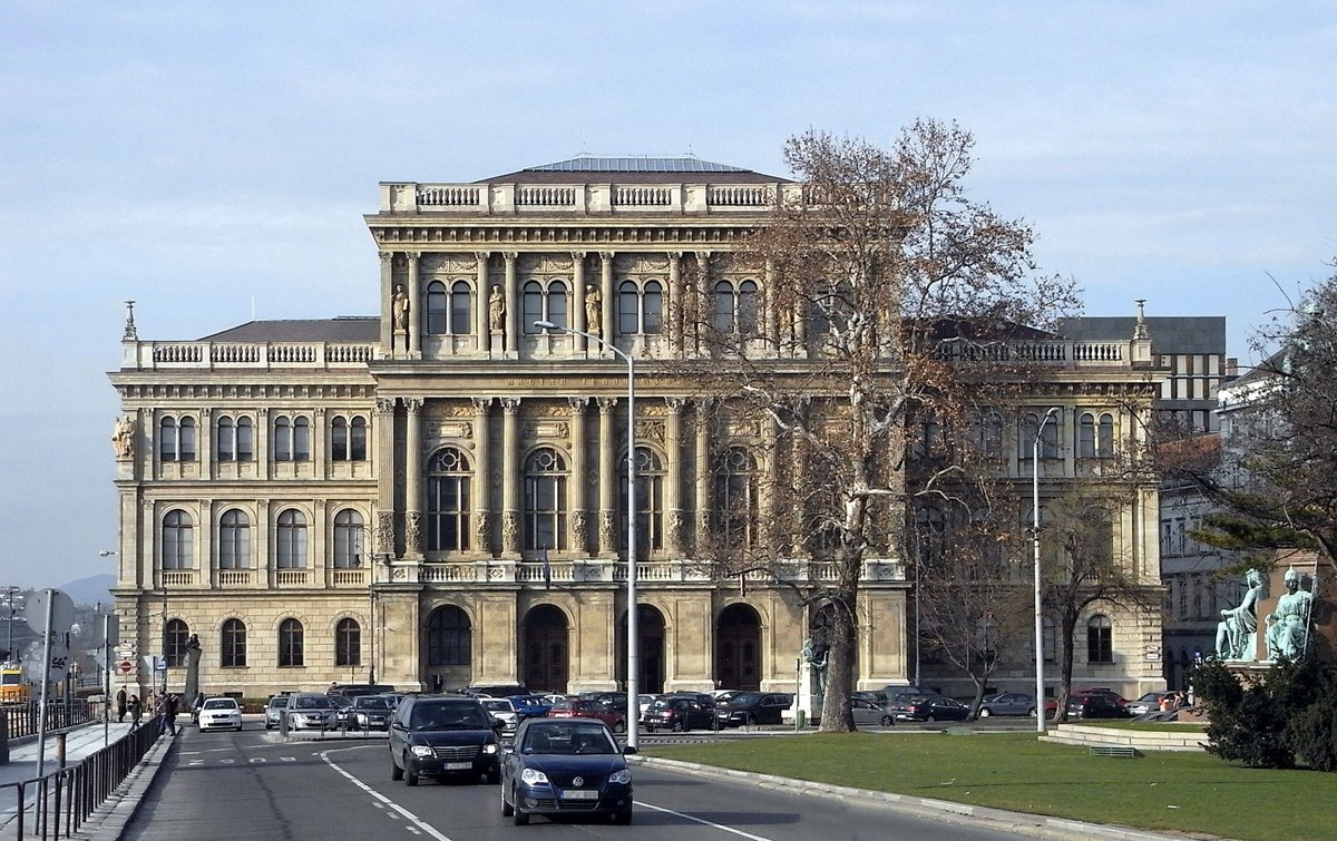 ESS_Survey's tweet photo. Our Hungarian 🇭🇺 team is looking to appoint a #survey collection agency to undertake national fieldwork for Round 9 (2018) of our survey. Applications must be received by Friday 15 June https://t.co/TAxarPHwFH https://t.co/3SatvxoArp
