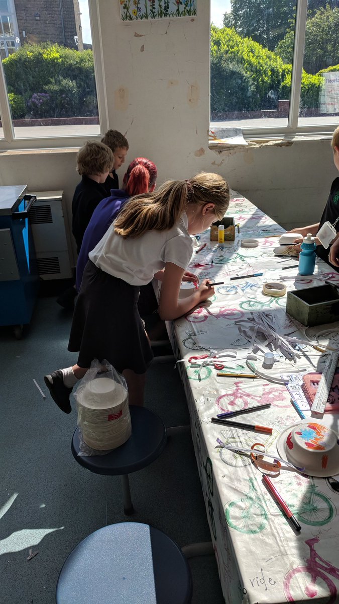 GHIL_ExtSchools's tweet photo. Making our paper bowl octopuses! https://t.co/8DjTnhOQwO