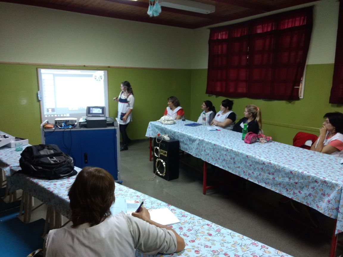 eduteclapampa's tweet photo. Primaria Digital perteneciente al Área de Tecnologías Digitales Educativas de la DGTGE.

En la Escuela N° 241 - General Pico.

Taller de Pizarra Digital Interactiva.

#PrimariaDigital
#PrimariaDigital_LaPampa
#Escuela241_GralPico_LaPampa
#DireccionGeneralTecnologias_LaPampa https://t.co/sDs9hCC7MW