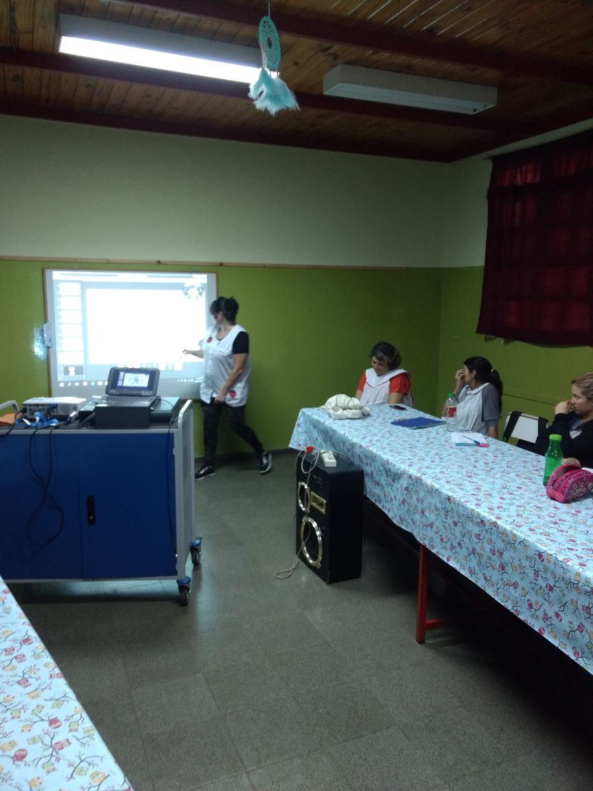 eduteclapampa's tweet photo. Primaria Digital perteneciente al Área de Tecnologías Digitales Educativas de la DGTGE.

En la Escuela N° 241 - General Pico.

Taller de Pizarra Digital Interactiva.

#PrimariaDigital
#PrimariaDigital_LaPampa
#Escuela241_GralPico_LaPampa
#DireccionGeneralTecnologias_LaPampa https://t.co/sDs9hCC7MW